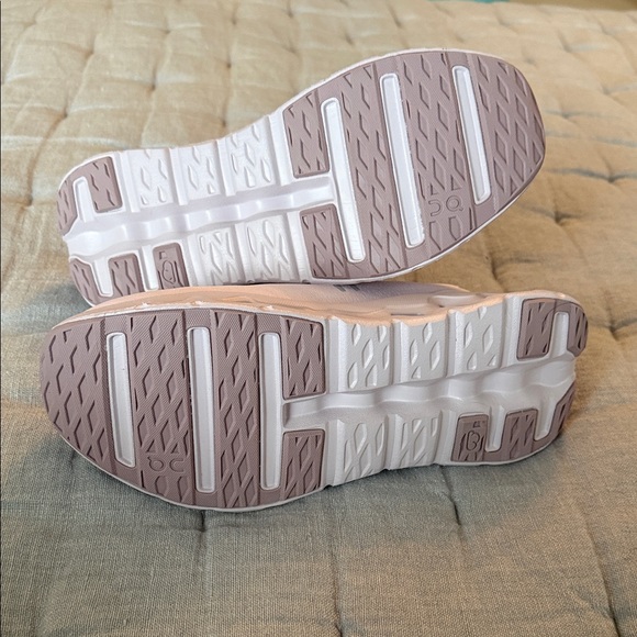 On Running sized for men 8 Light Pink Cloud Sneakers - Picture 5 of 7